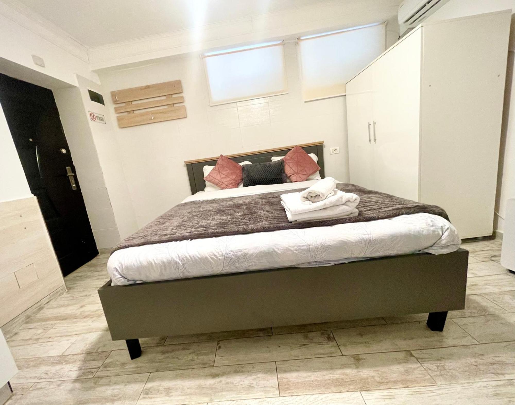 Prime 1 Studio Bukares Bagian luar foto